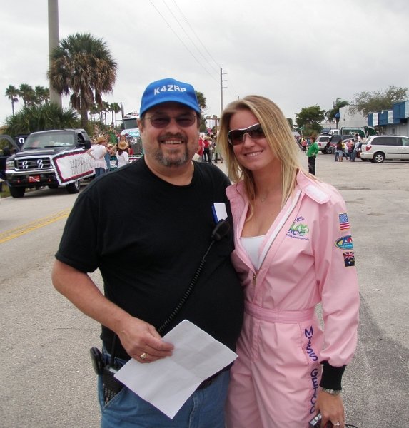 miss geico I.jpg - WHAT A HAM!  K4ZRP "working" the Jupiter Holiday Parade 2008.